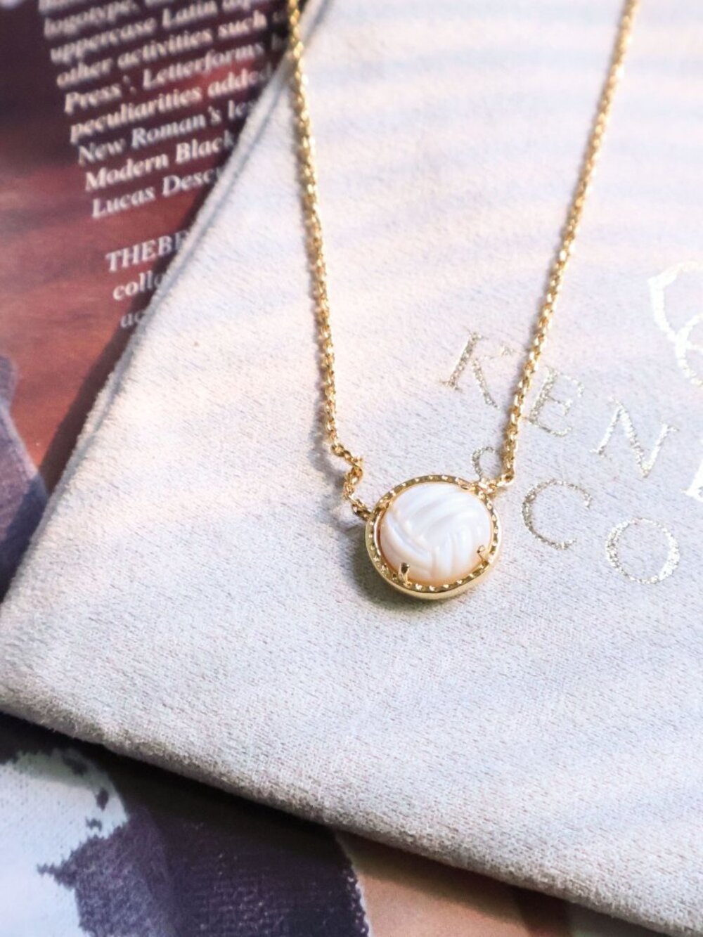 NEW Kendra Scott Volleyball Necklace Gold White Mother--Pearl - Picture 2 of 2